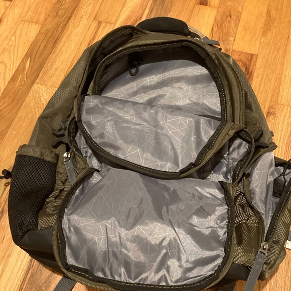 Travelers Choice Backpack. EUC - Picture 12 of 16
